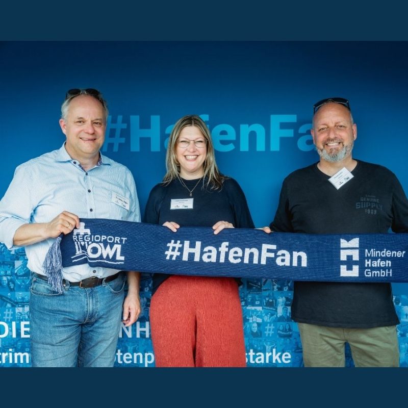 Heiko Wesemann, Aufsichtsratsvorsitzender Mindener Entwicklungs-und Wirtschaftsförderungsgesellschaft mbH und Lena Arendmeyer, Stadt Minden und Thomas Jozefiak, Stadt Minden